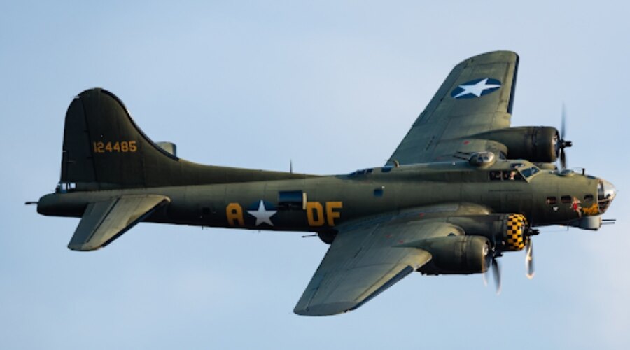 Americký bombardér Boeing B-17F Flying Fortress ´124485 - DF-A´ ´Memphis Belle.