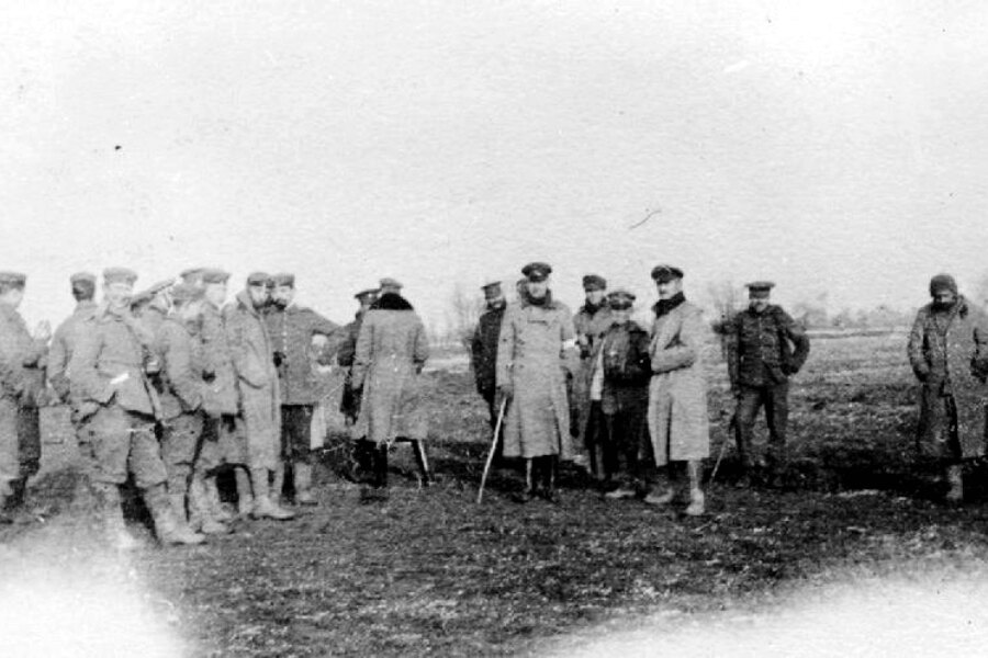 Zdroj: https://upload.wikimedia.org/wikipedia/commons/6/6e/Christmas_Truce_1914.png