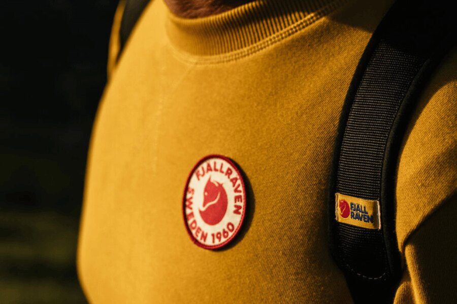 Fjällräven logo na žltej mikine. Zdroj: Fjällräven, Rigad.sk