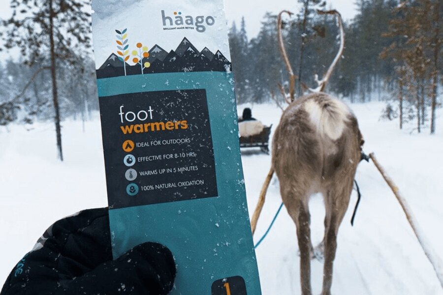 Balenie Ohrievač nôh Foot Warmers Haago v zimnej krajine za sobím záprahom. Zdroj: Rigad.cz, Haago.com