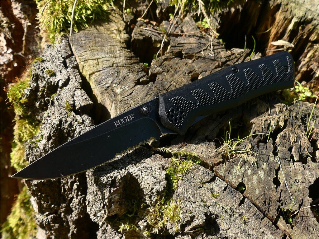 Zatvárací nôž Ruger Combo CRKT® kombinované ostrie - čierny